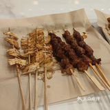 这家烧烤，我能炫三盘！家人们，偶然发现一家超绝的烧烤店