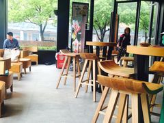 用餐区-星巴克(美丽华花园店)