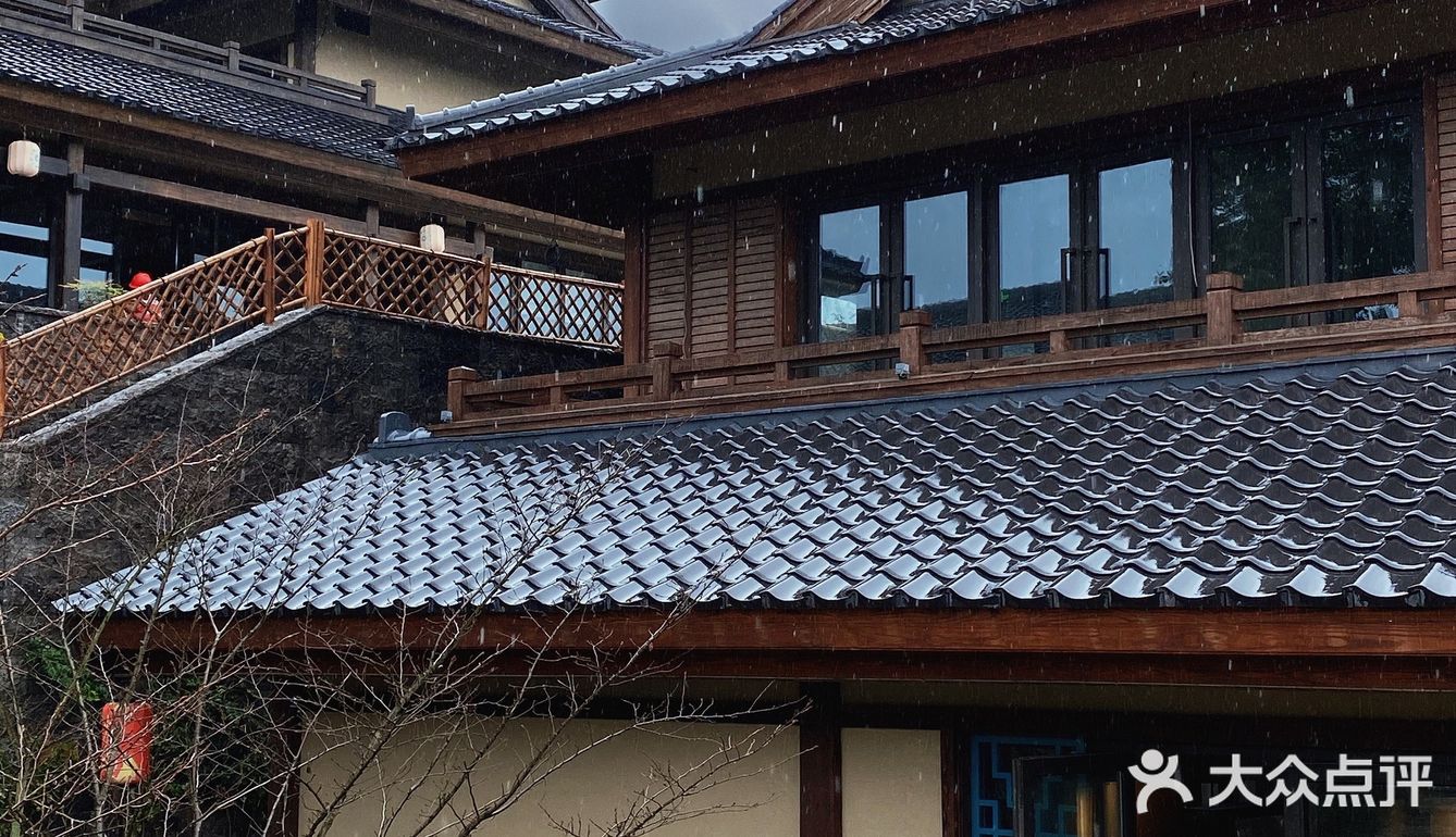 这里是青岛｜初秋夜晚的古唐小镇如同仙境🏯