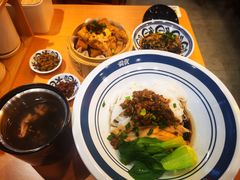 肉酱拌粉-霸蛮湖南米粉(方庄时代life店)