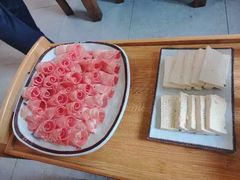 -毛辣果·贵州红酸汤牛肉火锅(西单店)