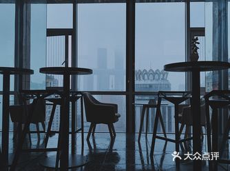 在重庆森林里走马观花看花花世界