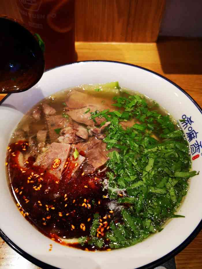 唏嘛香·金城牛大(世纪汇店)-"这边的环境很有特色呢~老上海风情~工作