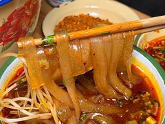 -拈签一笑黄牛肉辣卤串串
