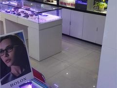 -提一眼镜·蔡司·依视路(小寨店)