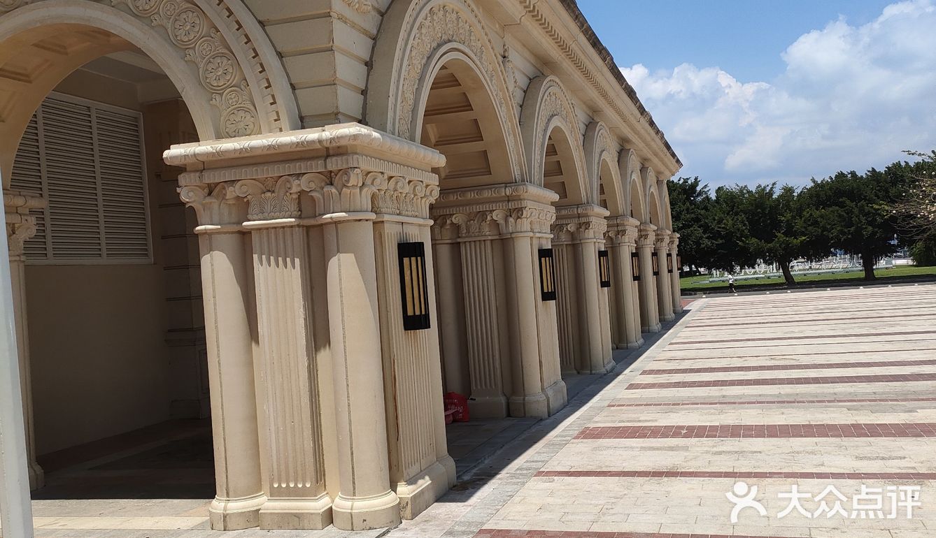 半山半岛吉庆广场