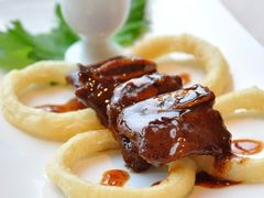 蜜椒煎牛仔骨配脆葱圈&nbsp;&nbsp;pan-fried&nbsp;beef&nbsp;short&nbsp;ribs&nbsp;with&nbsp;honey&nbsp;pepper&nbsp;sauce-low-豫园万丽酒店-万丽轩中餐厅(河南南路店)