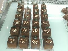 -UNI UNI(环亚凯瑟琳店)