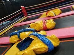 -嘿哟动霸CHUA·新潮玩运动娱乐中心·蹦床滑冰团建乐园