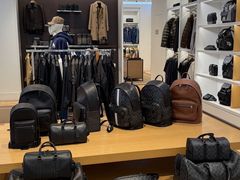 -百年港湾奥特莱斯(香炉礁店)