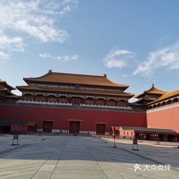 又是周末，全家骑着自行车兜风，下午五点多