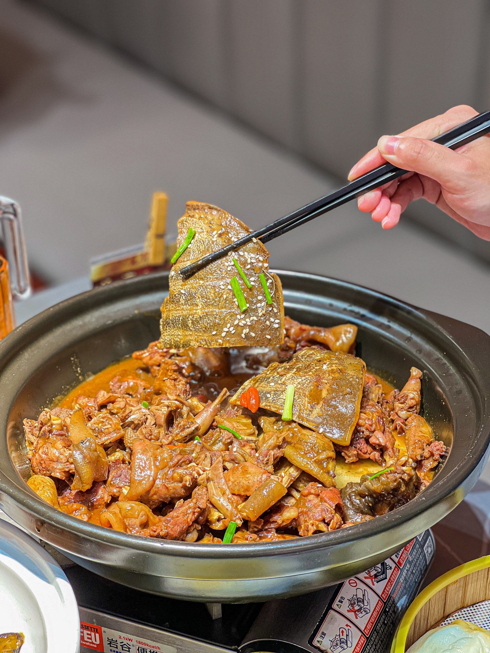 吃了好多年的甲鱼开到白沙洲来啦