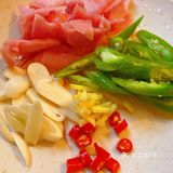 宅家菜谱丨快捷简单的瘦肉炒腐皮