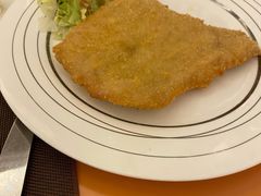 崇明生态猪炸猪排配辣酱油-红房子西菜馆(淮海中路店)