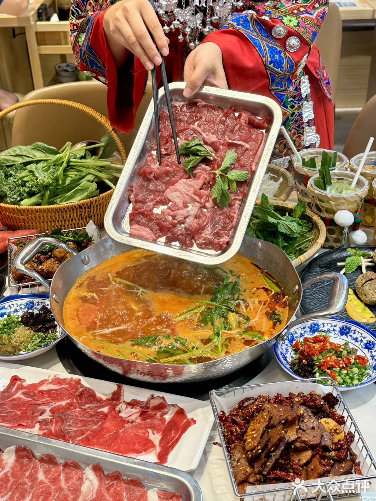 贵州朋友带路来吃的酸汤火锅，明天还来！