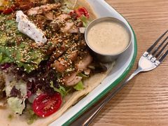 照烧鸡肉配牛油果拉法沙拉-HELLO 27 意面·沙拉·帕尼尼