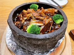 石锅葱烧海参-山东宾馆·齐鲁苑餐厅