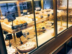 面包甜点陈列柜-啊噗吐呦现场烘焙(麦凯乐店)