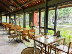 靠窗位-喜洲吧·江畔老船厂·庭院餐厅(喜临院店)