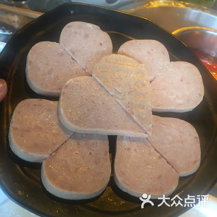 午餐肉切成心形状图片