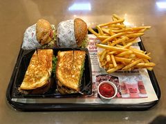 -The Habit Burger Grill 哈比特汉堡(复兴soho店)