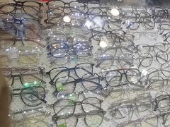 -三叶眼镜城批发市场(上海火车站店)