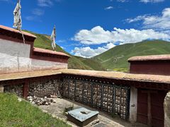 -比如骷髅墙景区