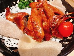 秘制脆皮乳鸽-避风塘(宝山万达店)