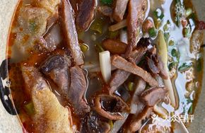 Pork Foot and Snail Rice Noodles