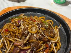 牛肉炒乌冬-深仔记茶餐厅(亚士厘道店)