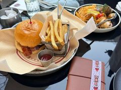 -BOURBON 玻本美式餐厅酒吧(虹桥新天地店)