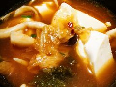 辣白菜海鲜豆腐汤-肉魁屋·烧肉·烧鸟·酒场(高新店)