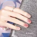 上班族做什么美甲？大方又精致得体~

