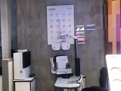 -LOOK眼镜·蔡司依视路配镜(宝山万达店)