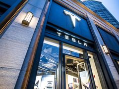 -TESLA 特斯拉(上海太古汇体验店)
