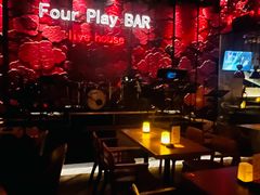 -FOUR PLAY BAR