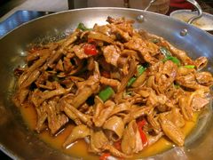 五花肉干锅鹿茸菌-廖师傅大蒜炒腊肉(袁家岭店)