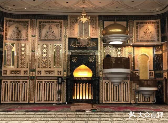 在游客随手可以摸到的位置