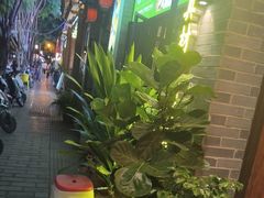 -Zsmart智尚酒店(上海轻纺市场定边路地铁站店)