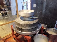 -呷佬·长沙手工米粉(金沙江路店)
