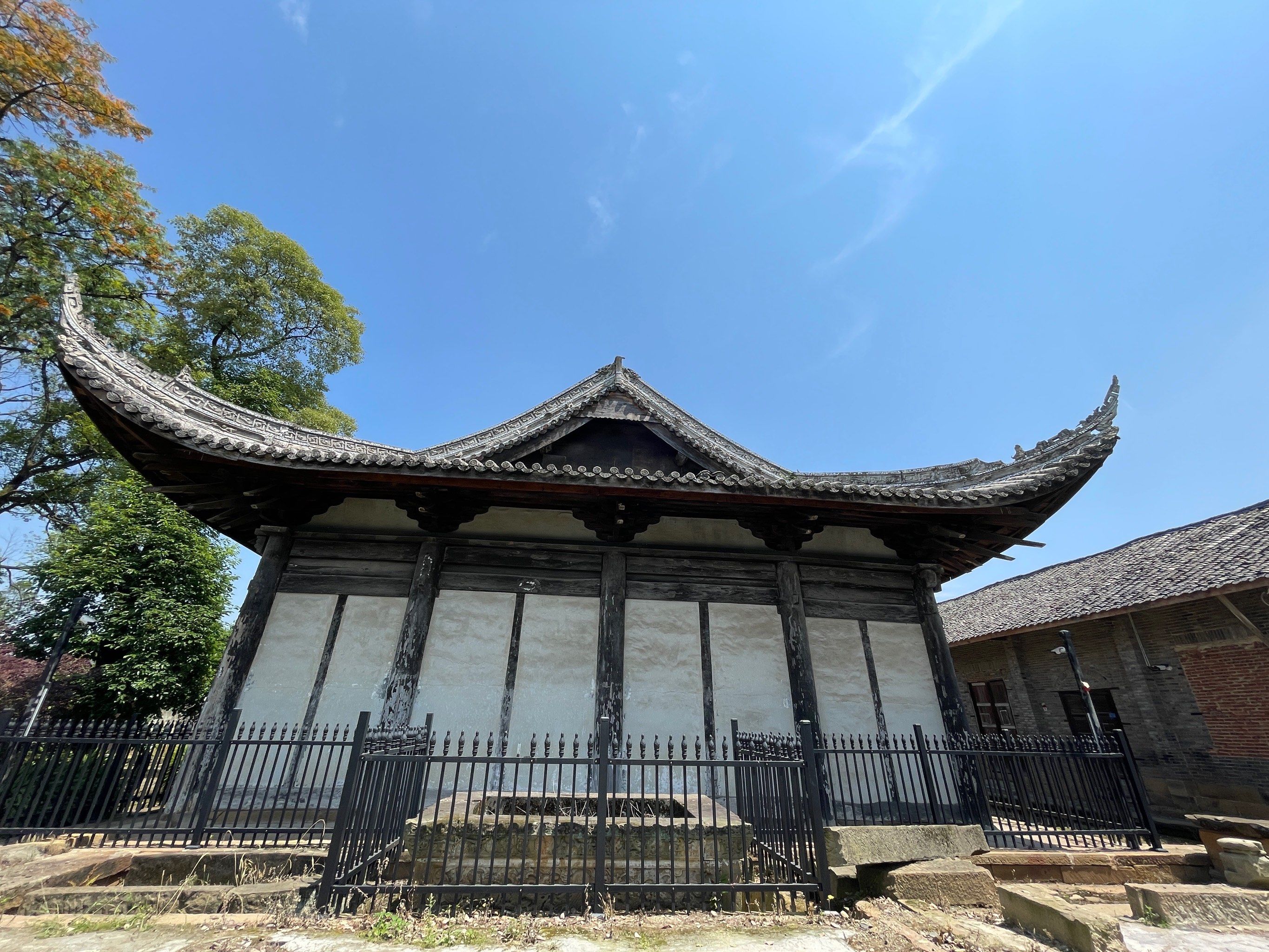 一个充满阳光的午后,与甘泉寺来一场美好的邂逅
