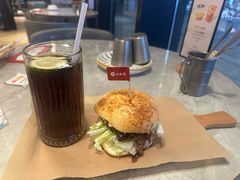 -必胜客(尹山湖歌林公园店)
