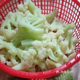5分钟快手菜之花菜炒肉片。