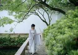 -一揽芳华汉服旗袍体验馆(拙政园店)