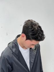-一家只做男发烫染的店