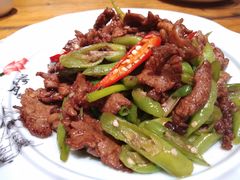 小炒黄牛肉-老滇山寨•云南特色菜•地方菜•民族风情歌舞表演(金碧店)