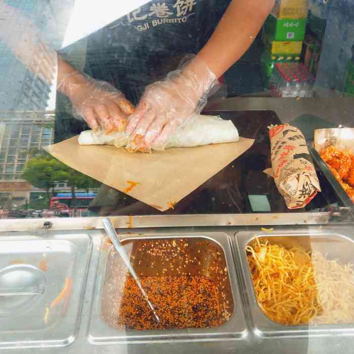 良记卷饼(游坊城店)-"位置超级显眼,下班路上吃过两次,第一次点.