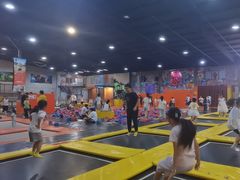 -极限Jump蹦床·新潮玩运动世界·室内乐园·团建·派对中心