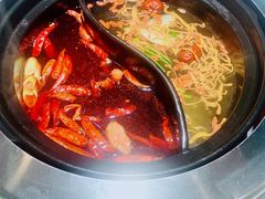 经典鸳鸯锅底-蛙太牛牛肉海鲜自助火锅(台江万达店)