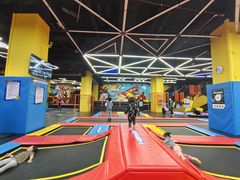 -爱蹦iBOON蹦床运动馆(江汉店)